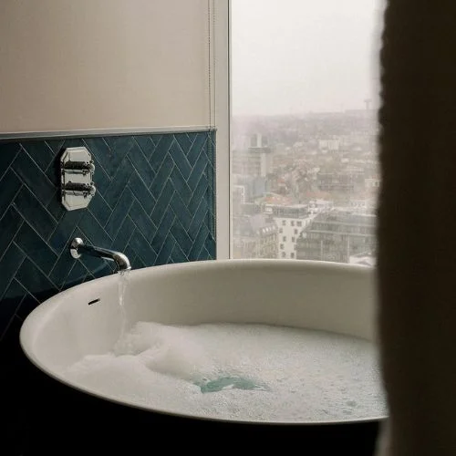 Brussels bath tub