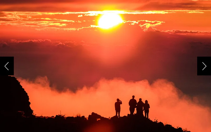 People watching the sunset in Haleakalā National Park, Hawaiʻi