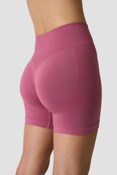 Image of Smooth Seamless Midi Shorts Juicy Mauve