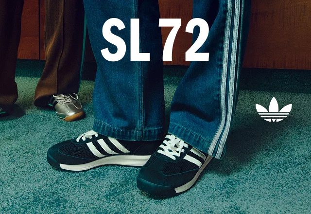 Man wearing black tennis shoes