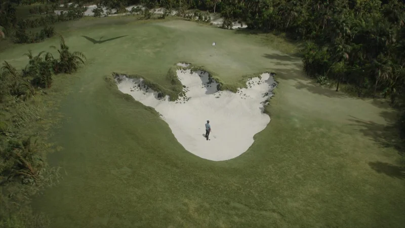 Schauffele braves the dinosaurs in Jurassic World