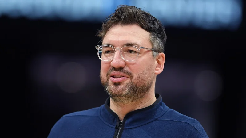 WNBA’s New York Liberty reportedly hires Golden State assistant Chris DeMarco to be new head coach WNBA’s New York Liberty reportedly hires Golden State assistant Chris DeMarco to be new head coach