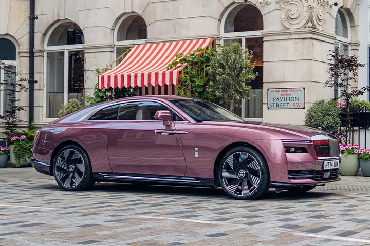 🌸 Rolls-Royce Unveils Velvet Orchid Spectre for Chelsea’s Floral Celebration