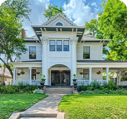 Our collection of quick escapes is perfect for finding the right vacation home for a long holiday weekend.