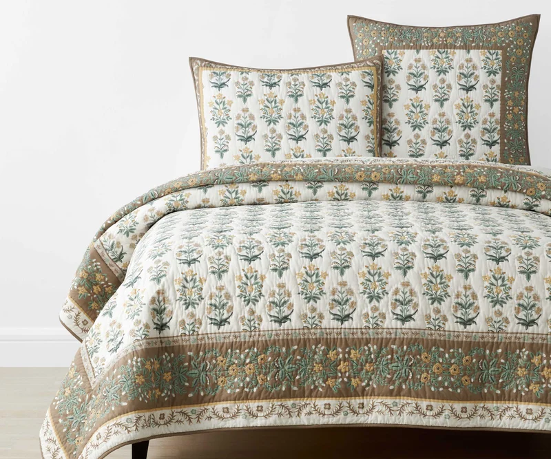 Image of Cotton Quilt - Mughal Rose