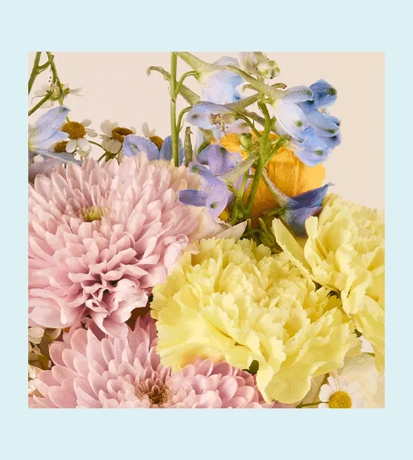 Image of the fresh Bouq and LEGO flowers