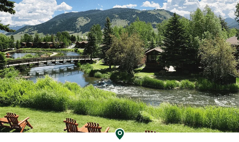 Image Description: Wide view of Rustic Inn Creekside Resort & Spa, a four-star hotel in Jackson, on a bright, sunny day