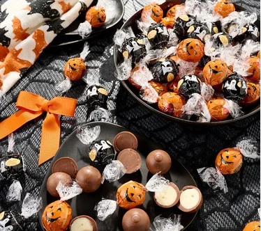 SH10/7 Lindt Lindor 75-ct Halloween Truffle Assortment