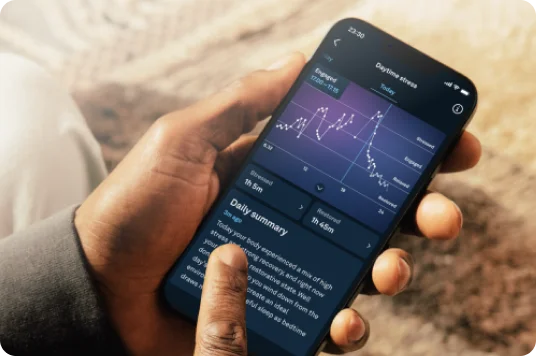 Person using stress feature in the Oura app
