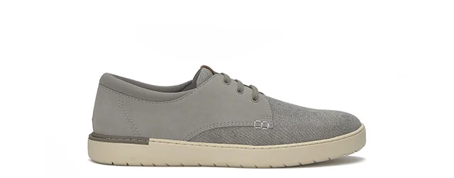 he men’s Bear sneaker in Light Grey.