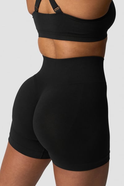 Image of Smooth Seamless Midi Shorts Black