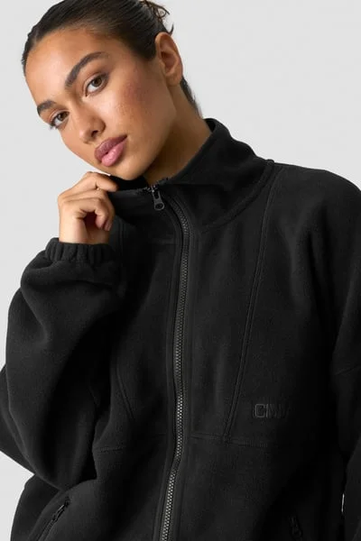 Image of Essential Fleece Black