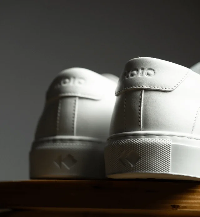 KOIO-Capri in Triple White