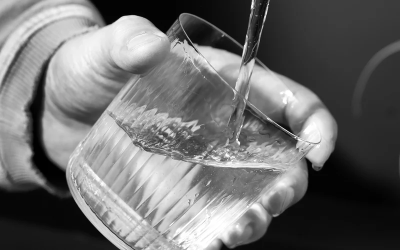 Research shows that fasting can come with many health benefits—but not everyone should try it.