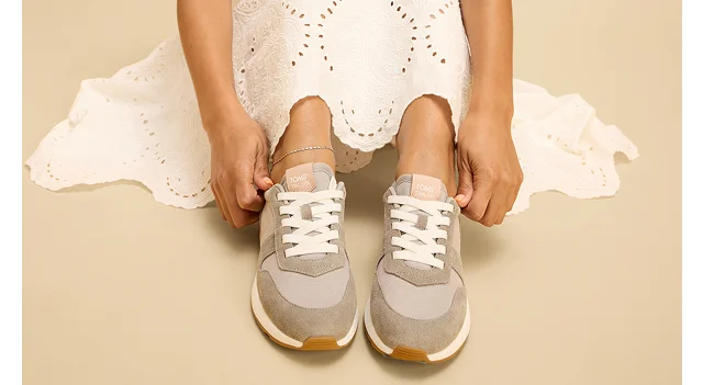 TRVL LITE Retro Runner Sneaker - Image