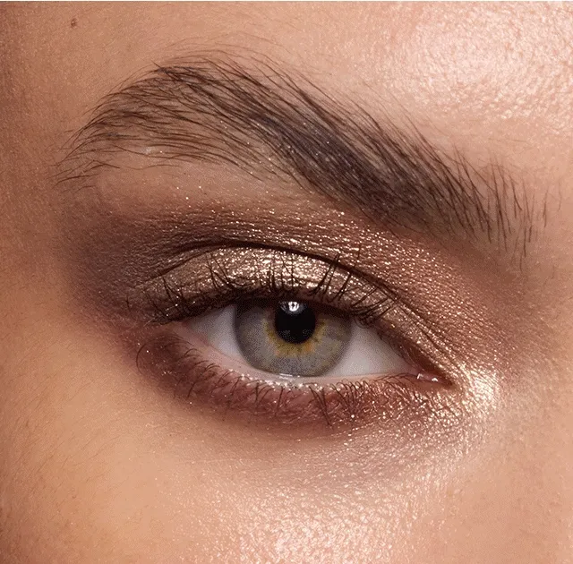 Model wearing perfect 10 eyeshadow palette Model wearing perfect 10 eyeshadow palette