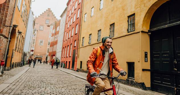 How to find cheap last-minute flights