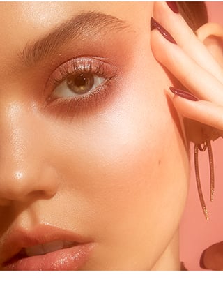 Model wearing Halo Glow Liquid Filter as a base