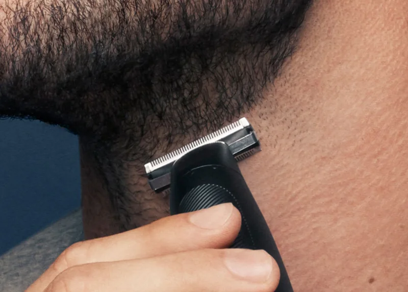 King C. Gillette All-in-One Styler in use