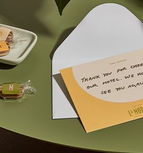 How to write a postcard for your corporate gifts
