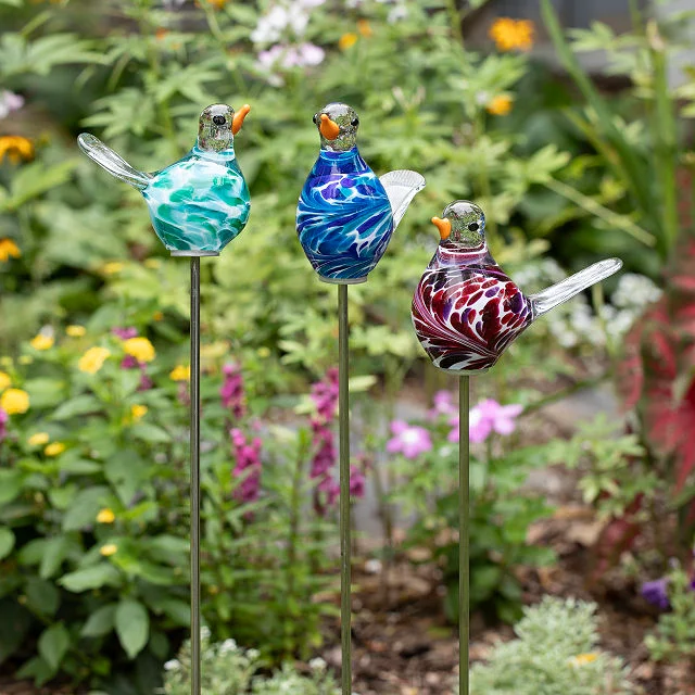 handblown_glass_chickadee_garden_sculpture