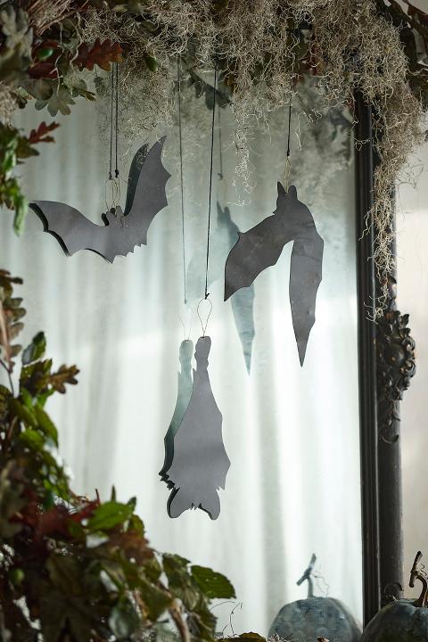 Hanging Iron Bat