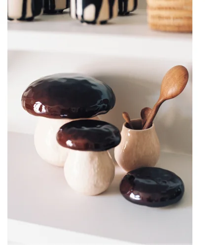 Table accessories image