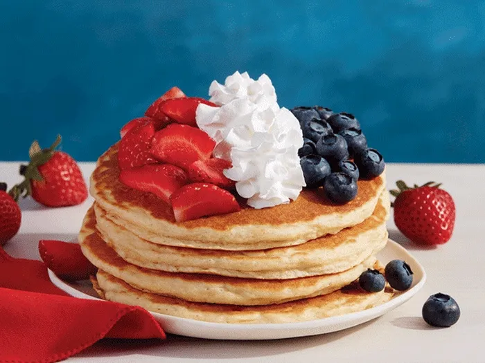 HAPPY 4th OF JULY: FRESH RED, WHITE & BLUEBERRY PANCAKES