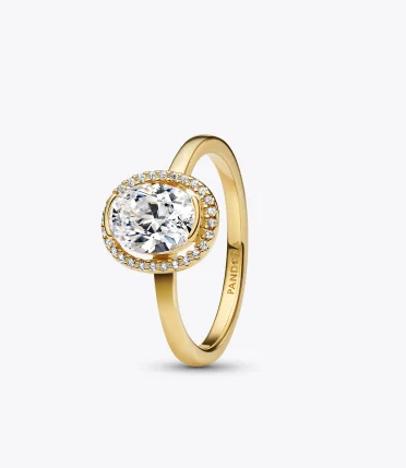 Oval Sparkling Halo Ring