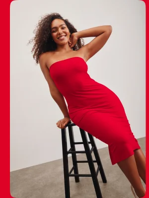 Featherweight Strapless Dress in Candy Apple Red Heather