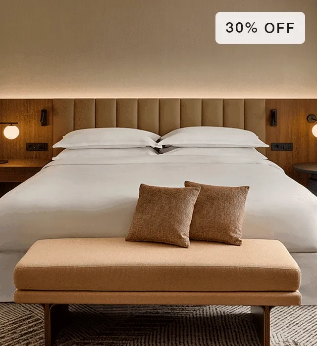 Animated gif of bare Sheraton mattress and made bed in deecorated room
