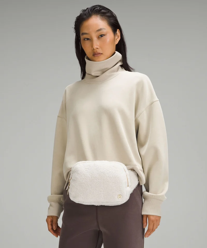 Everywhere Belt Bag Large *Fleece, White Opal/Gold