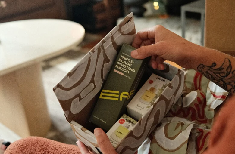 Women unboxing a Leaf Razor box