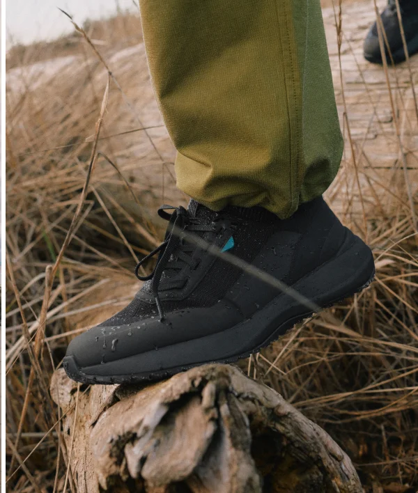 Close up graphic of the Stormburst Low Tops in Black.