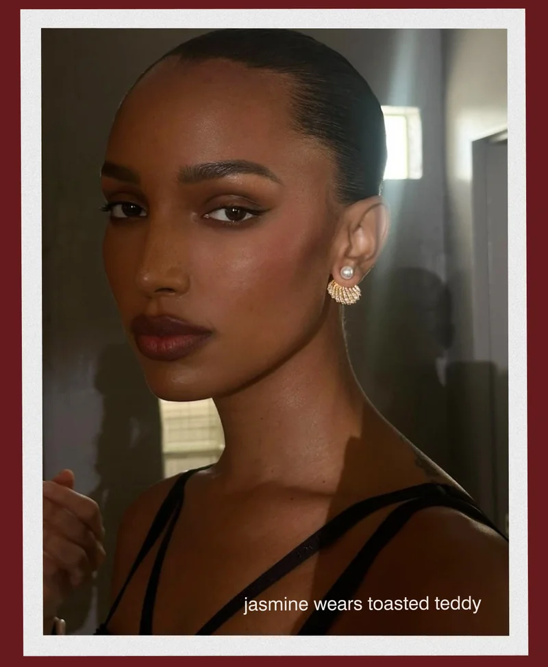 jasmine wears toasted teddy