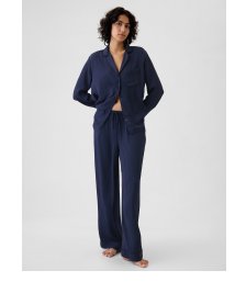 Display images to show real-time content