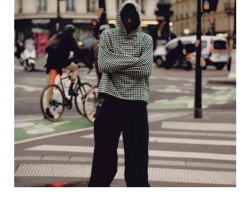 PLEASURES in Paris