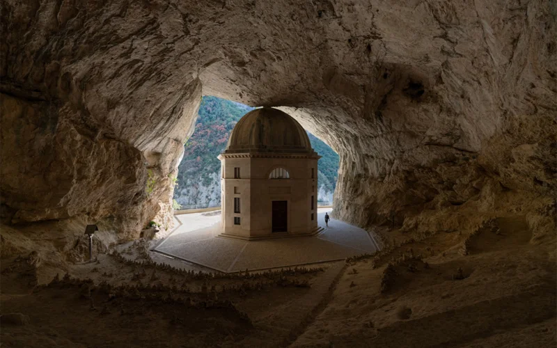 The monks who lived in these secluded sanctuaries practiced “life in common” and provided beds for weary wanderers—a tradition that continues today.