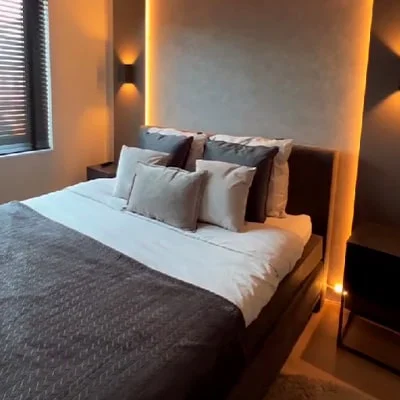 Resonate wall lights