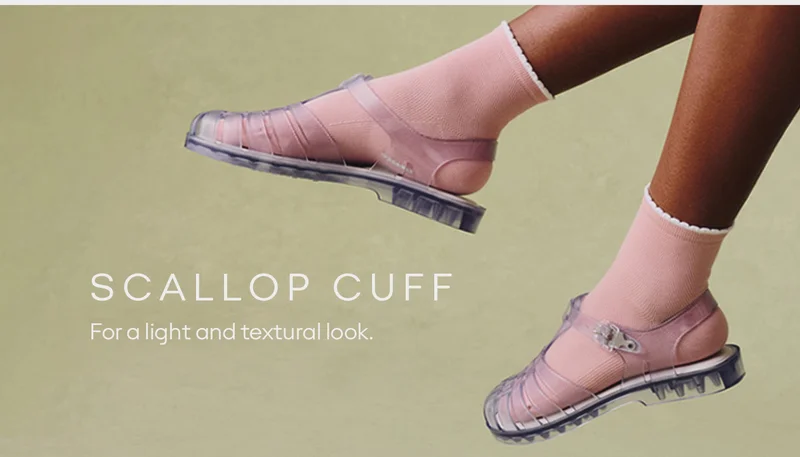 SCALLOP CUFF For a light and textural look.