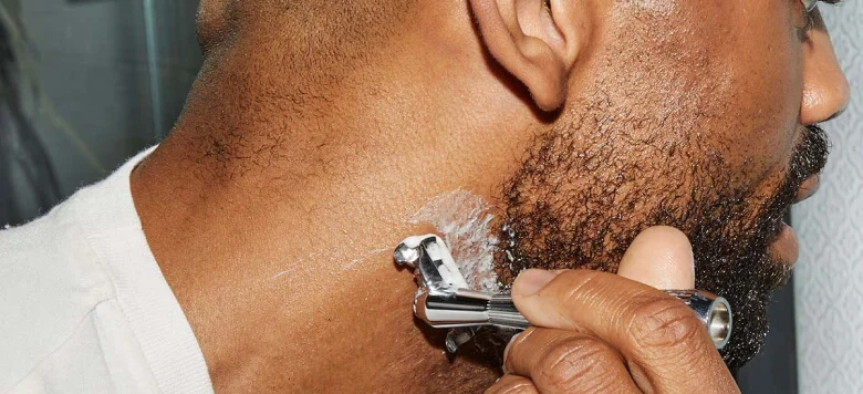 Man shaving his neck with a Leaf Twig razor