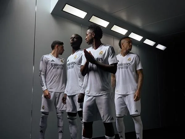 Real Madrid Home Kit Jersey - Male Group