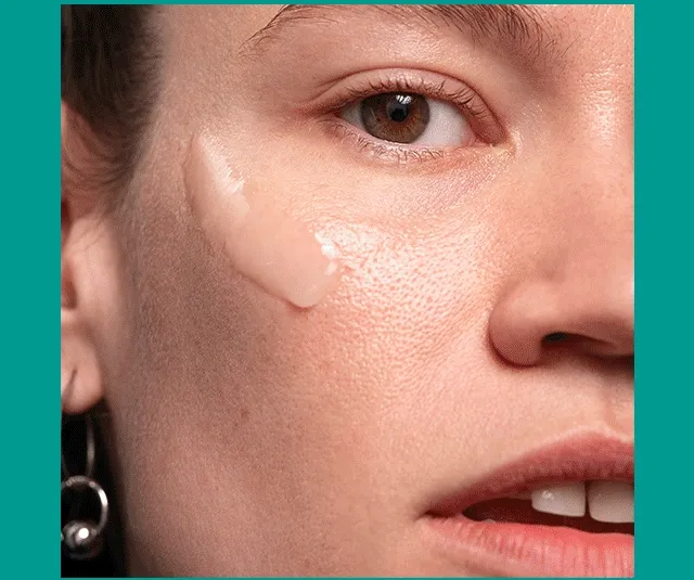 Model applying NEW Power Grip Matte Primer Model applying NEW Power Grip Matte Primer