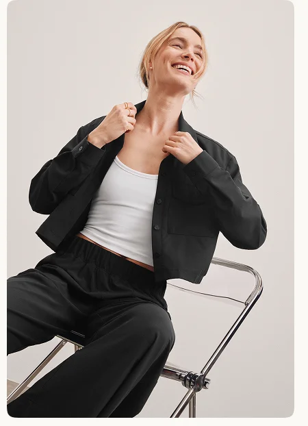 Midtown Cropped Jacket in Black