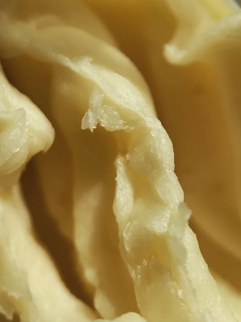 A zoomed in image of skin cream.