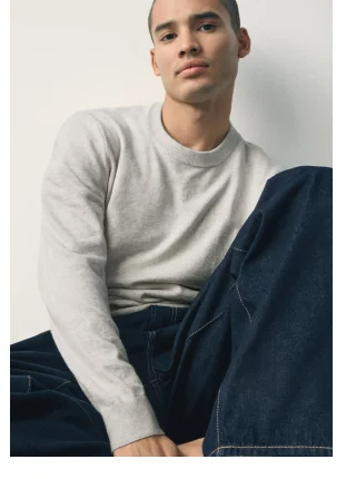 Display images to show real-time content