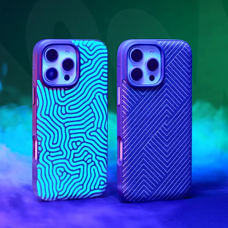 London Snap in Maze Glow in the Dark and Navy Gold