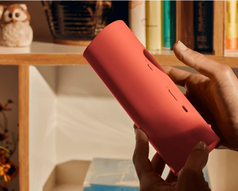 Sonos Roam 2 orange bookshelf