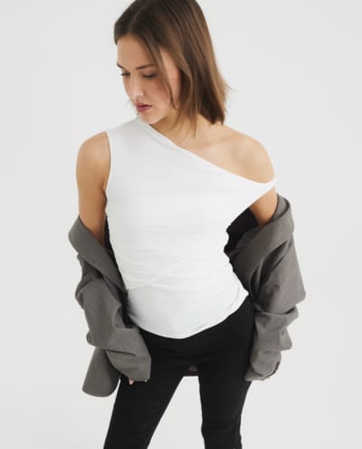 Cami & Sleeveless Tops