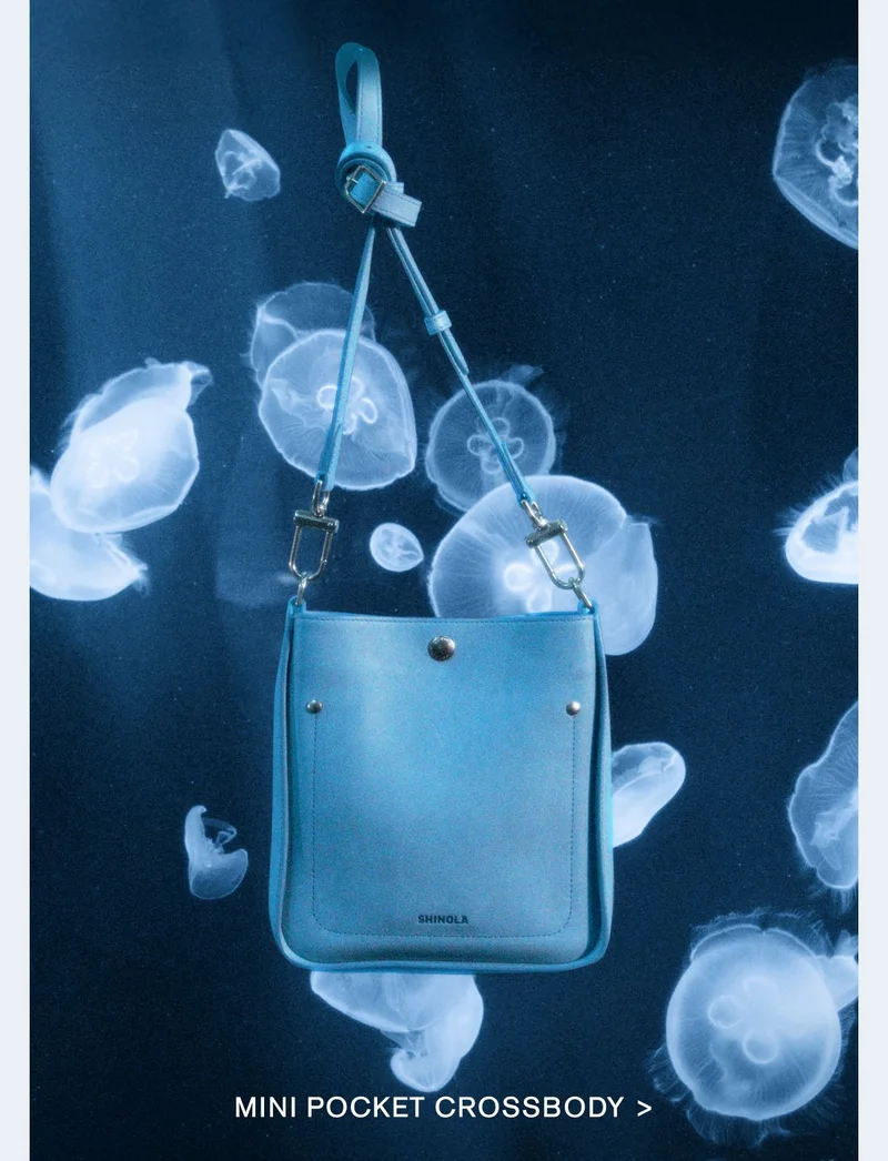 MINI POCKET CROSSBODY >